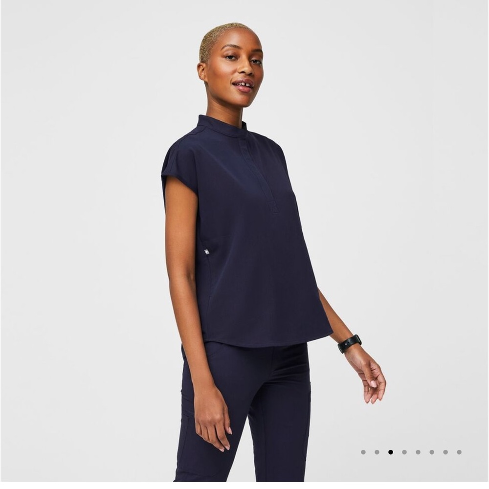 Figs Raffia Navy Scrub Set